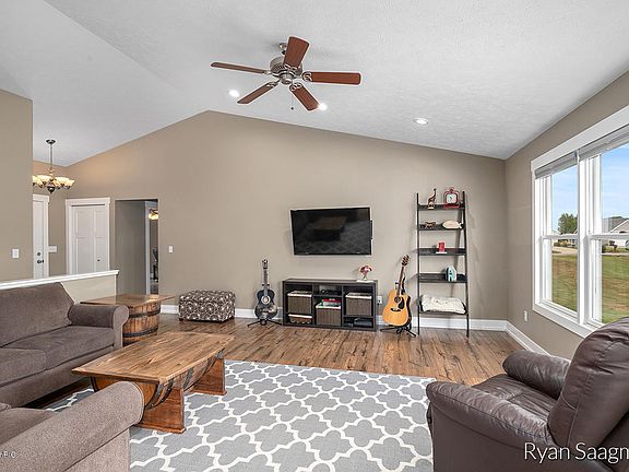 5th image of 9529 Townline Ct