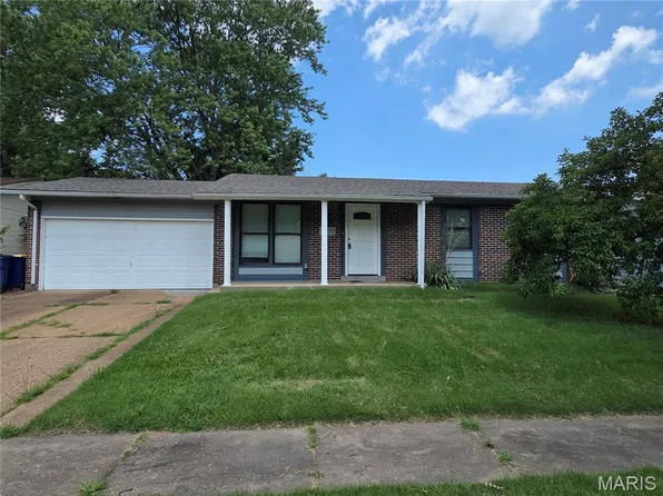 3019 Oriental Dr, Florissant, MO 63031