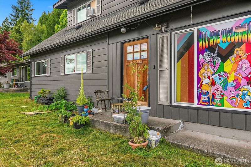 4th image of 2411 Burcham Street
