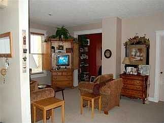 5th image of 618 W Brown St