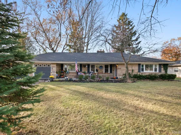 6736 Lakeshore Rd, Lexington, MI 48450