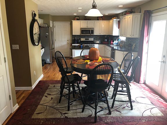 Casual Dining/Kitchen Combo