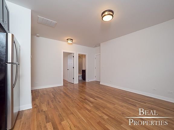 4th image of 2209 W Eastwood Ave #3S