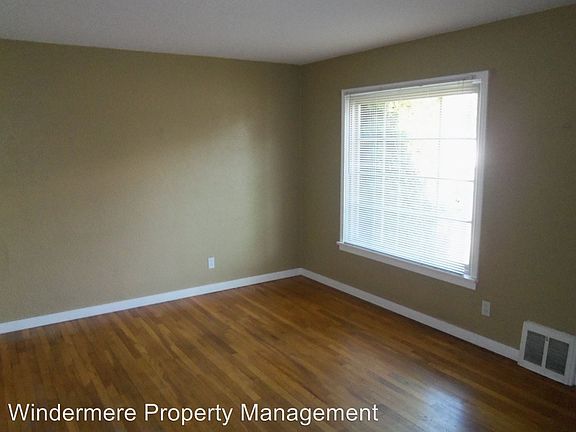 5th image of 1540 Walla Ave