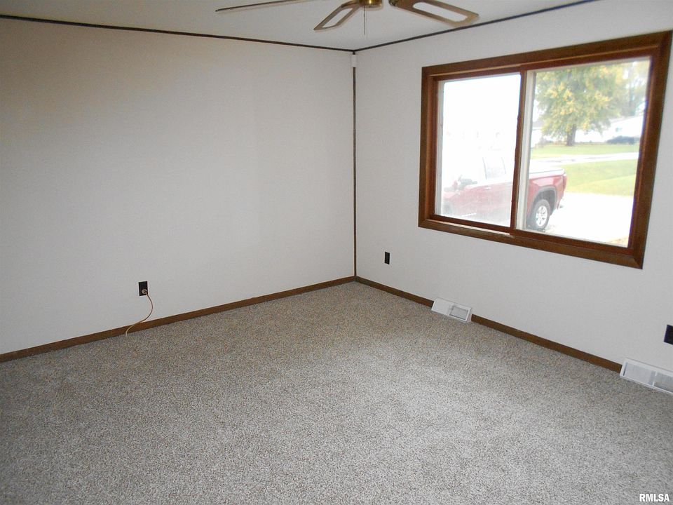 207 W Spruce St, Bardolph, IL 61416 Zillow