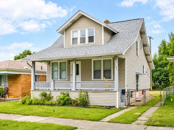 7271 Wiegand Blvd, Center Line, MI 48015