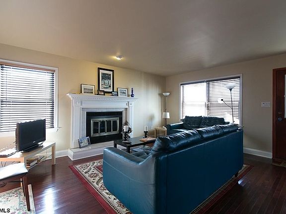4th image of 1717 Bay Ave #1