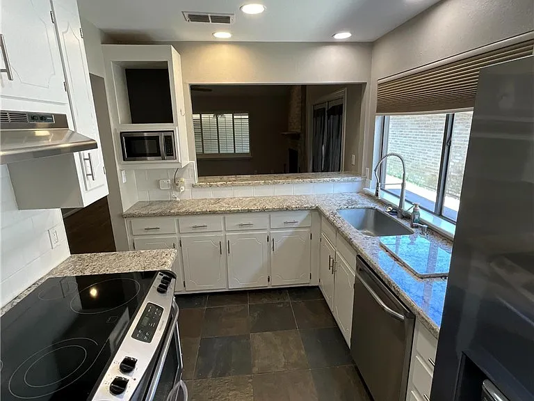 519 Rattan Dr — Photo 3