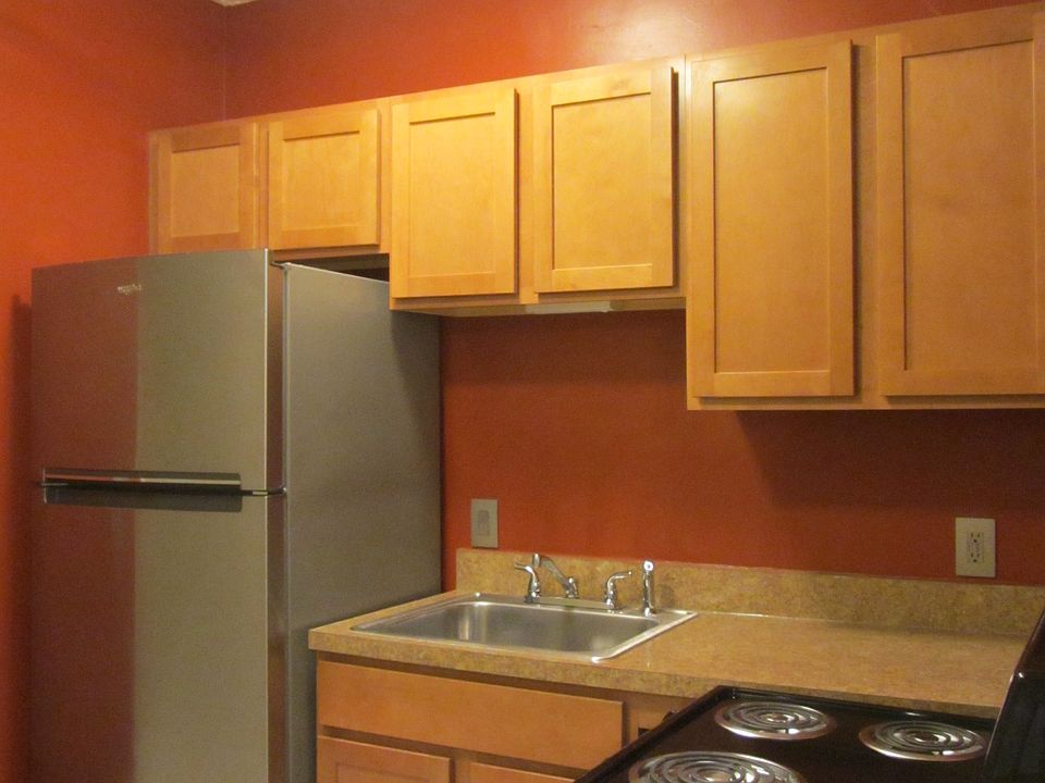 1st image of 32 Alfred St #7