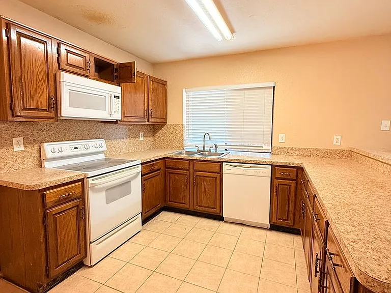 3401 W Sage Ct — Photo 5