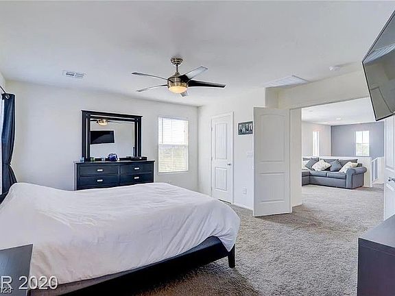 5th image of 305 Woodsfield Ct
