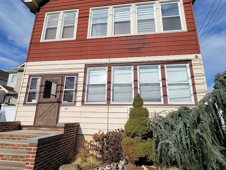 39 Alden St — Photo 8