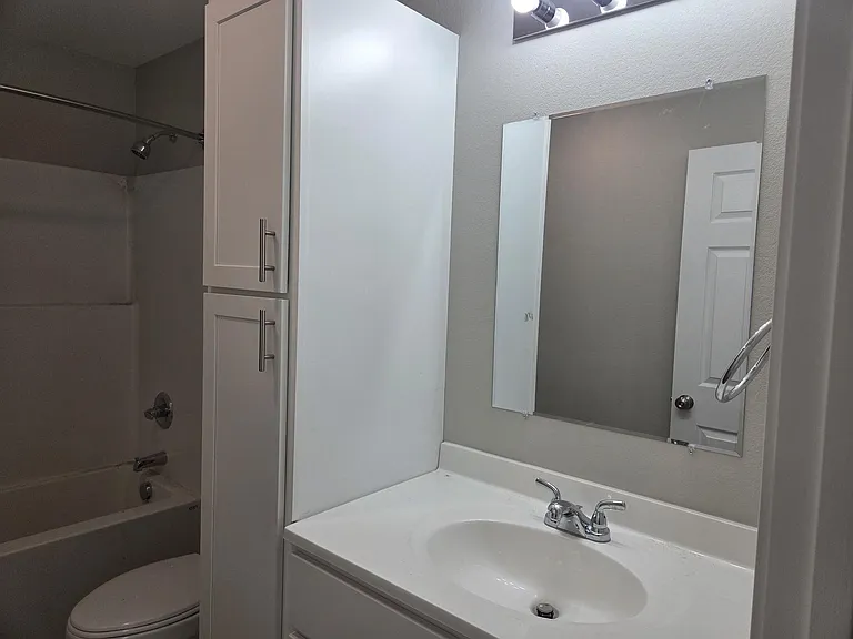Willow Grove Apartments — Photo 11