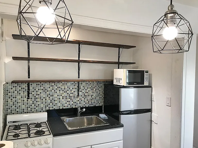 165 Vroom St #3L — Photo 6