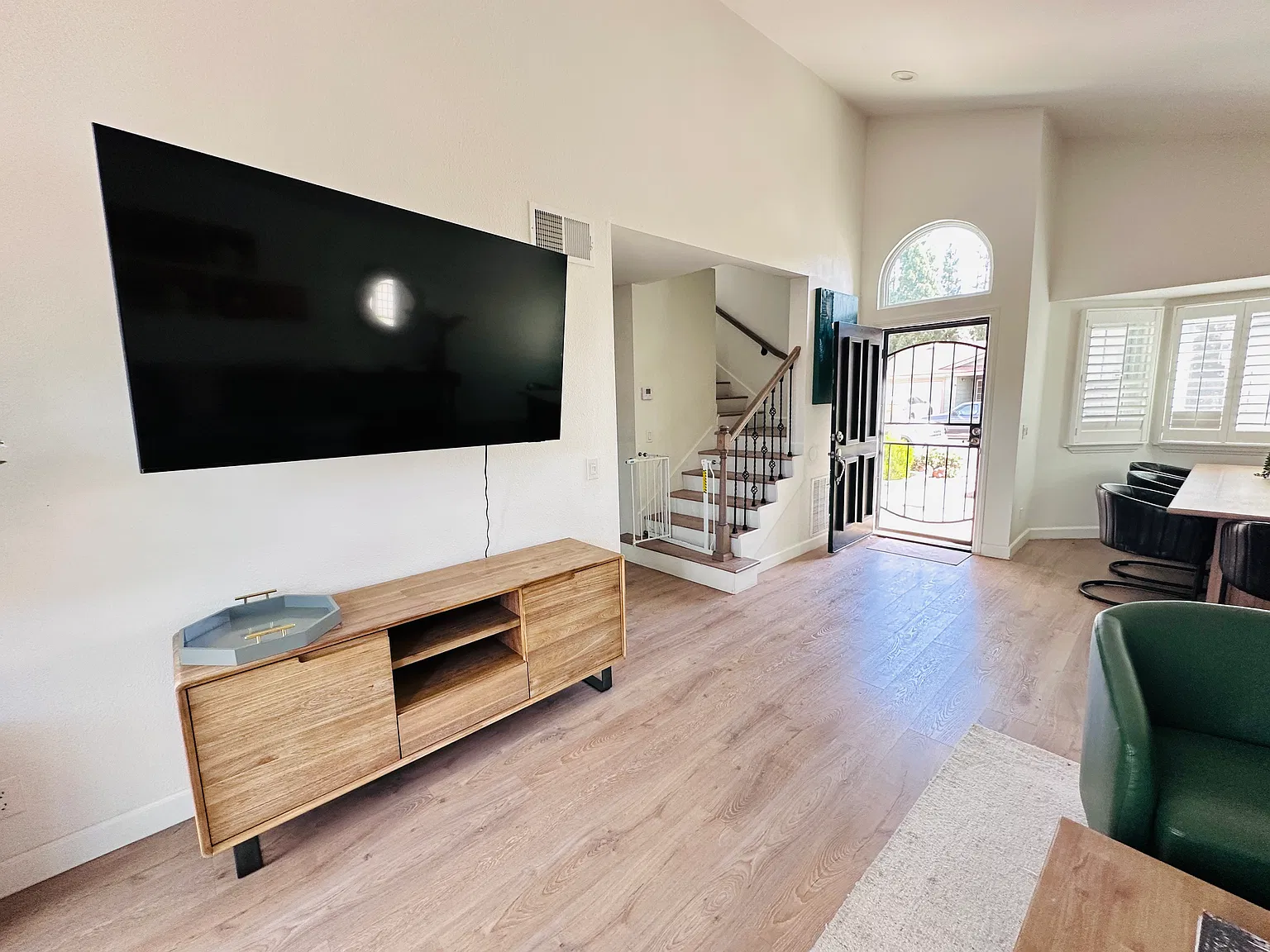 4 bed, 2.5 bath, 1447 sqft, $4,500 — Photo 3
