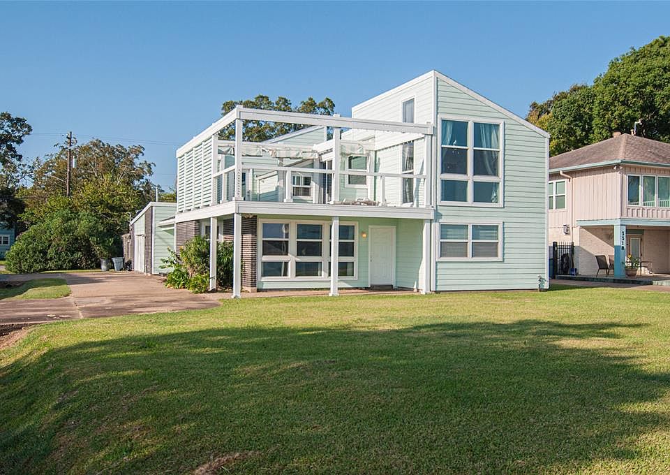 1st image of 3320 Miramar Dr