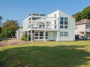 3320 Miramar Dr, Shoreacres, TX 77571