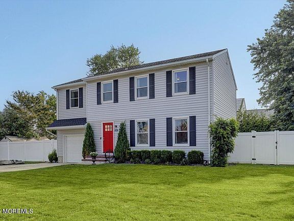 3rd image of 1639 Melville Street