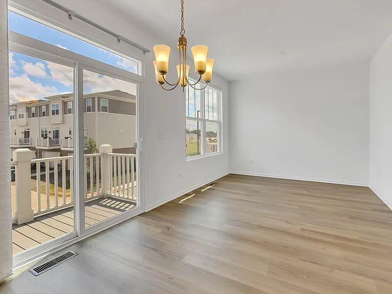 1078 Bogart St — Photo 10