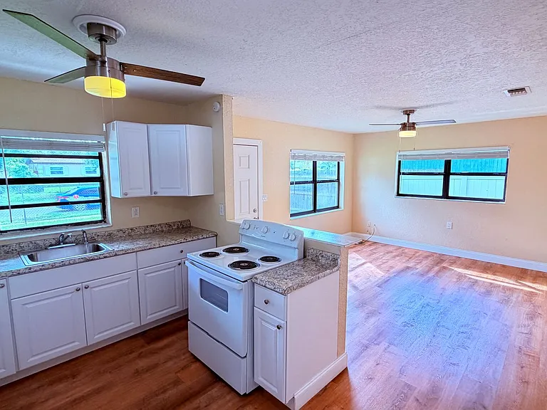2708 Geoffrey Dr — Photo 8