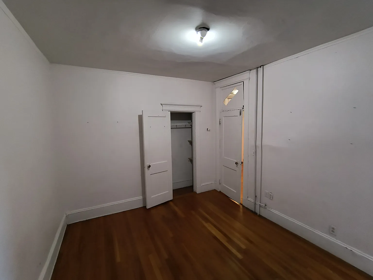 3 bed, 999 sqft, $3,050 — Photo 3