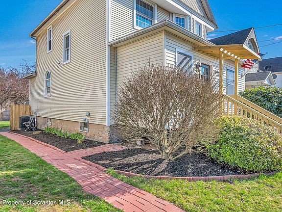 4th image of 602 Morgan St