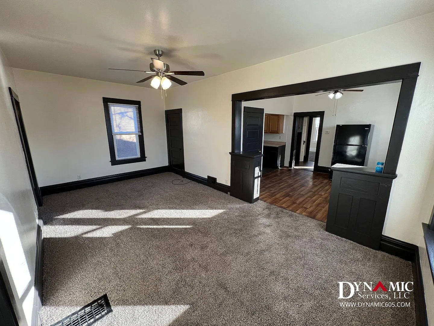 3 Bedroom, 1 Bathroom Single Family House Downtown — Photo 2