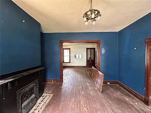 4th image of 2737 Glen Mawr St