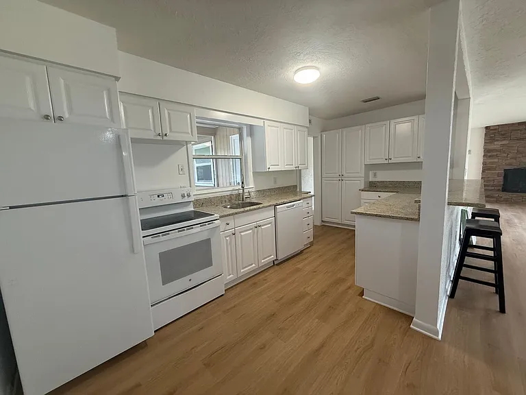 2588 Colorado St — Photo 7