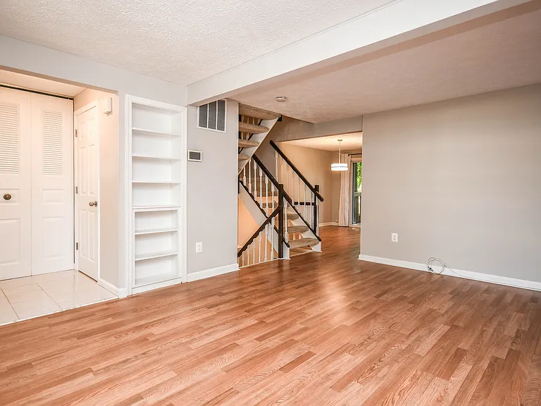 27 Cross Country Ct — Photo 3