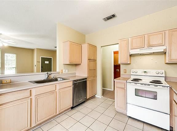 3rd image of 3817 N Summer Trail Dr
