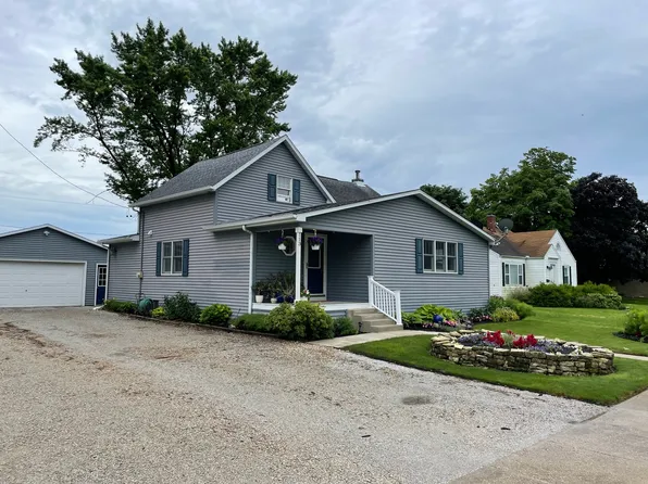 113 W Main St, Royal, IL 61871