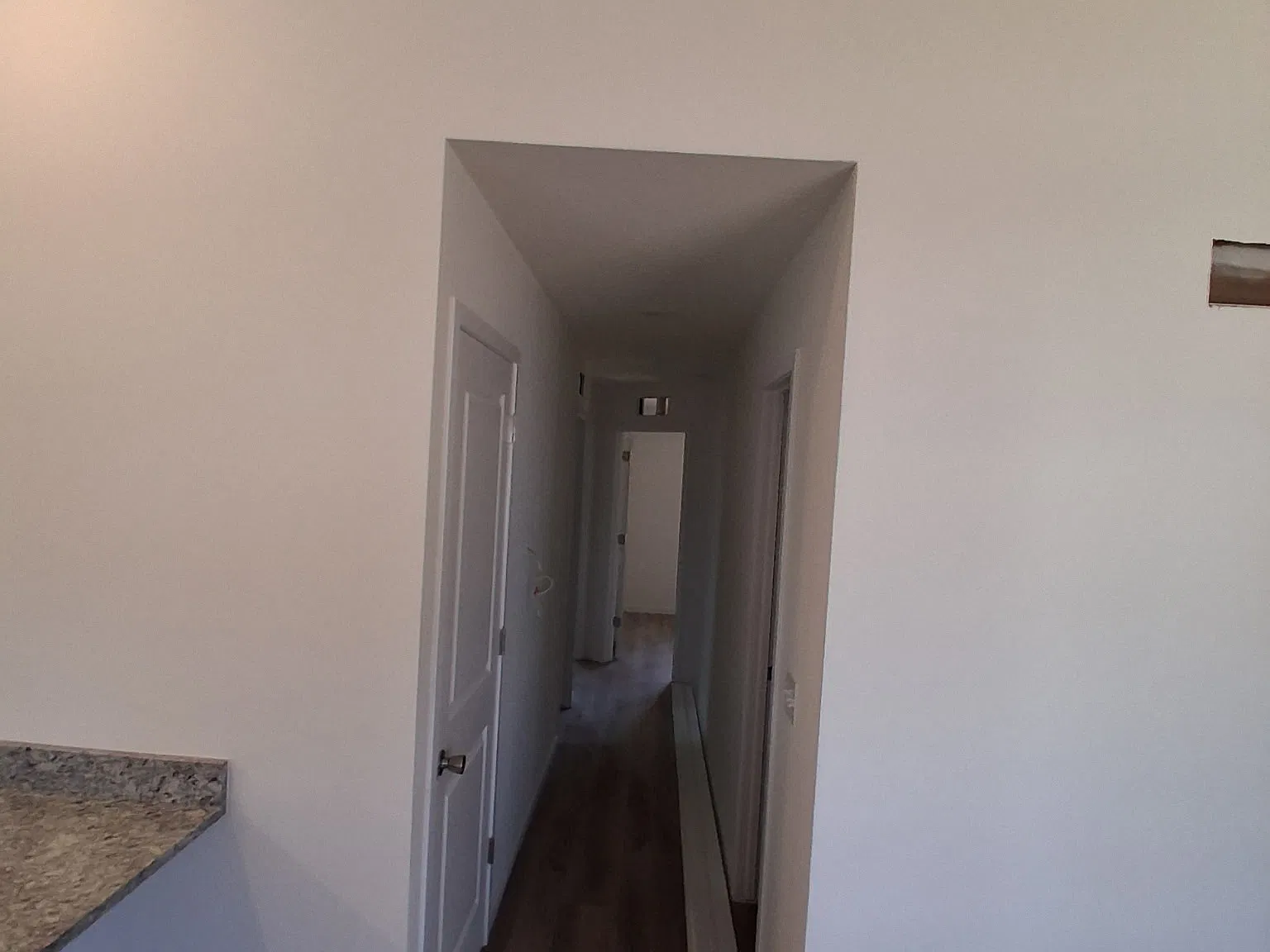 3 bed, 936 sqft, $2,350 — Photo 3