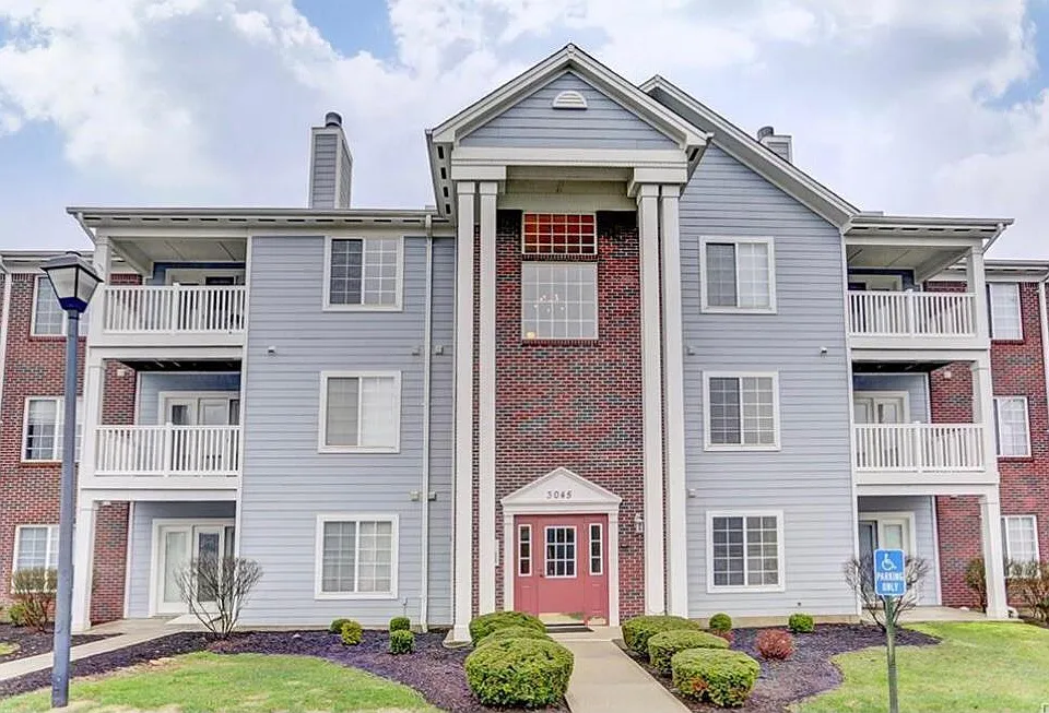 3045 Westminster Dr #207