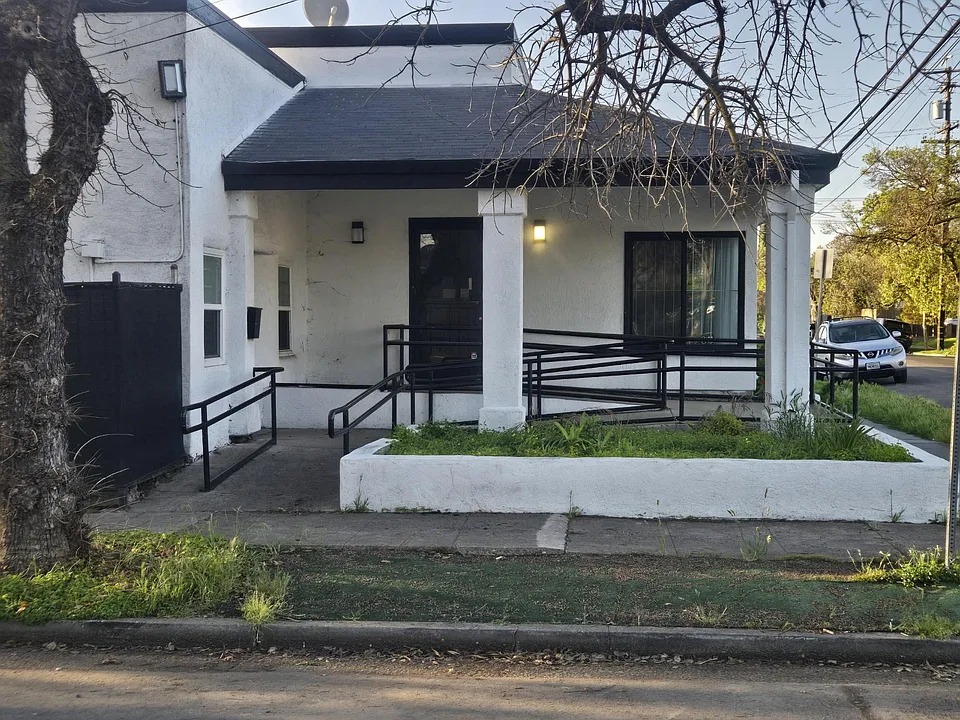 Building Photo 3