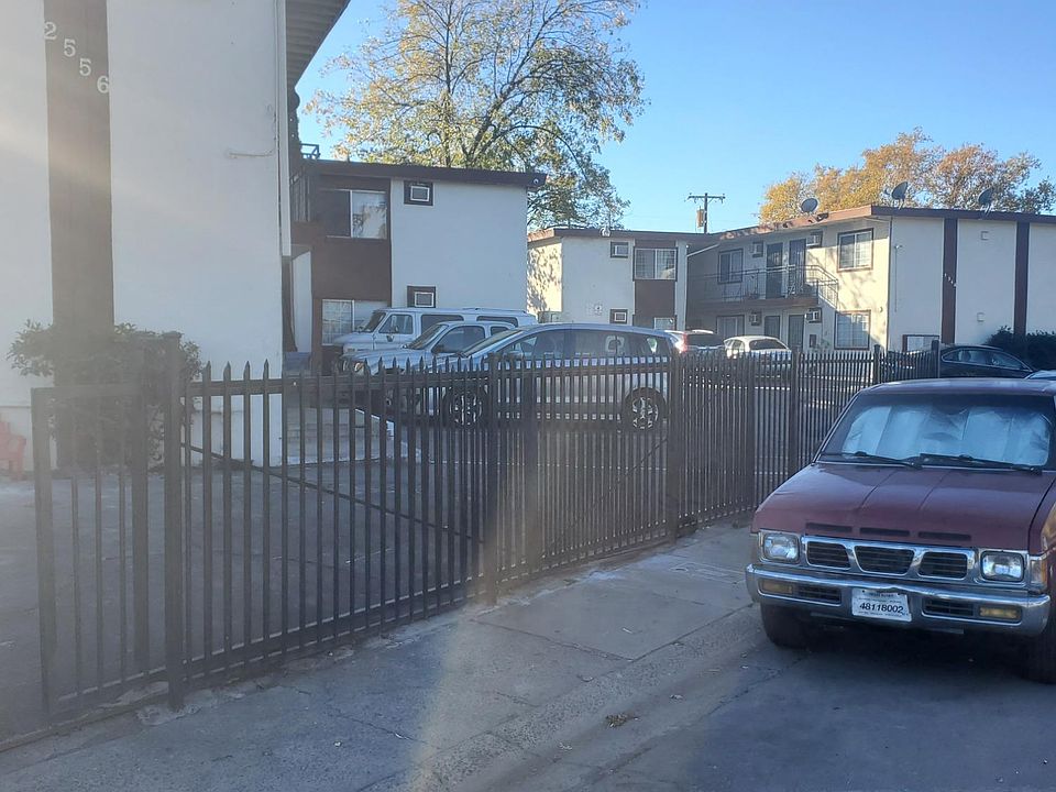 1st image of 2546 Traction Ave