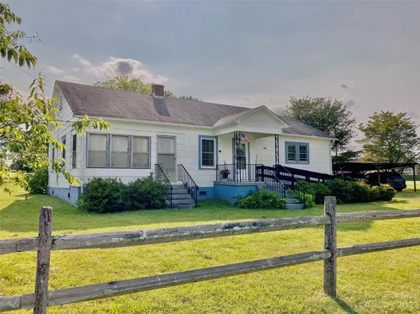 1160 30th St SW #47, Hickory, NC 28602