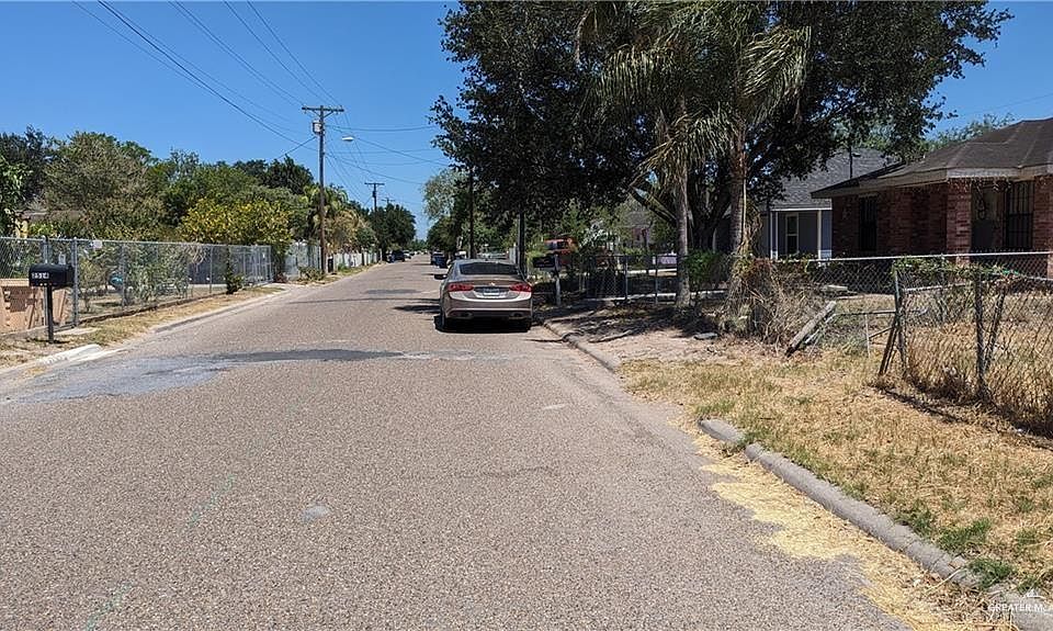 2nd image of 2511 Benitez St