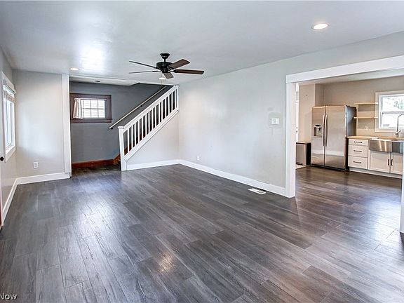 5th image of 423 Oxford Ave