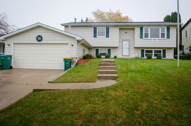 15 Sheehan Dr photo 1