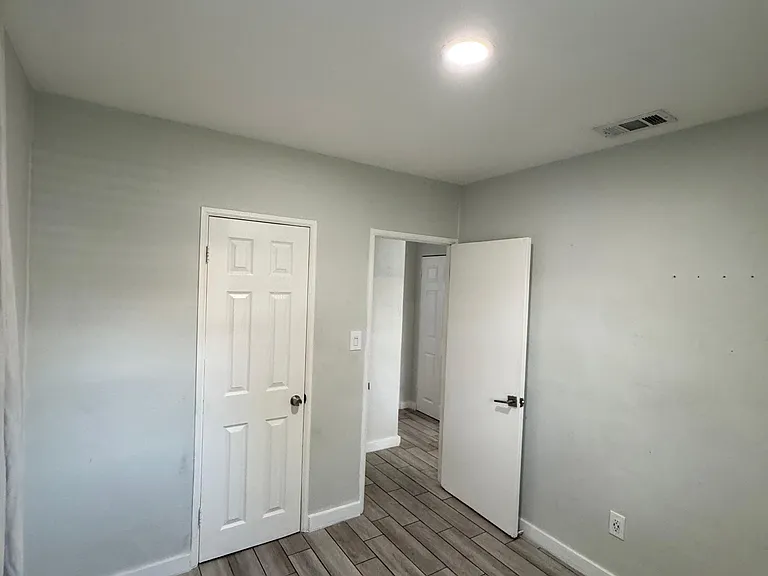6706 S Himes Ave — Photo 21