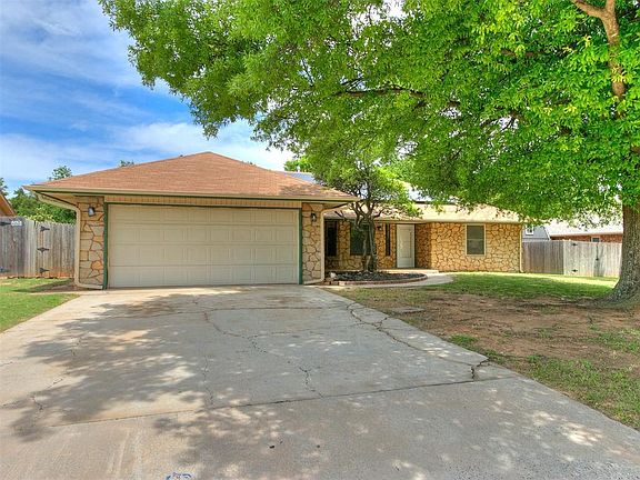 2nd image of 12125 Stockdale Pl