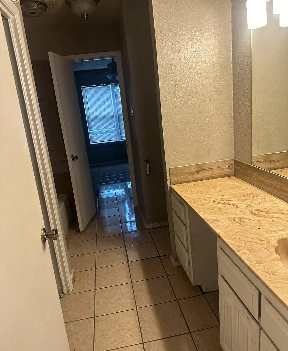 2 bed, 995 sqft, $1,450 — Photo 2