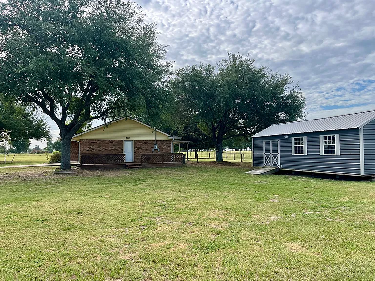 2730 FM 16 — Photo 3