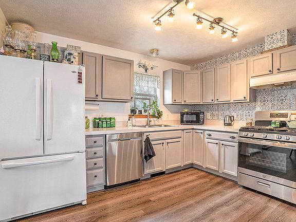 3rd image of 485 Engelaire Ct NW