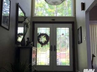 1 Yellow Brick Ct, Northport, NY 11768