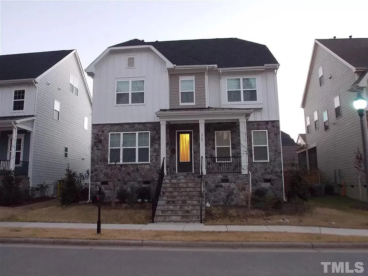 Building Photo - 2129 Bluff Oak Dr