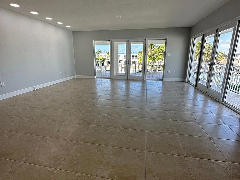 244 W Seaview Dr — Photo 11