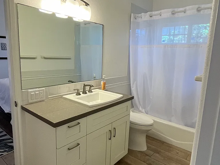 Jack-n-Jill full bathroom