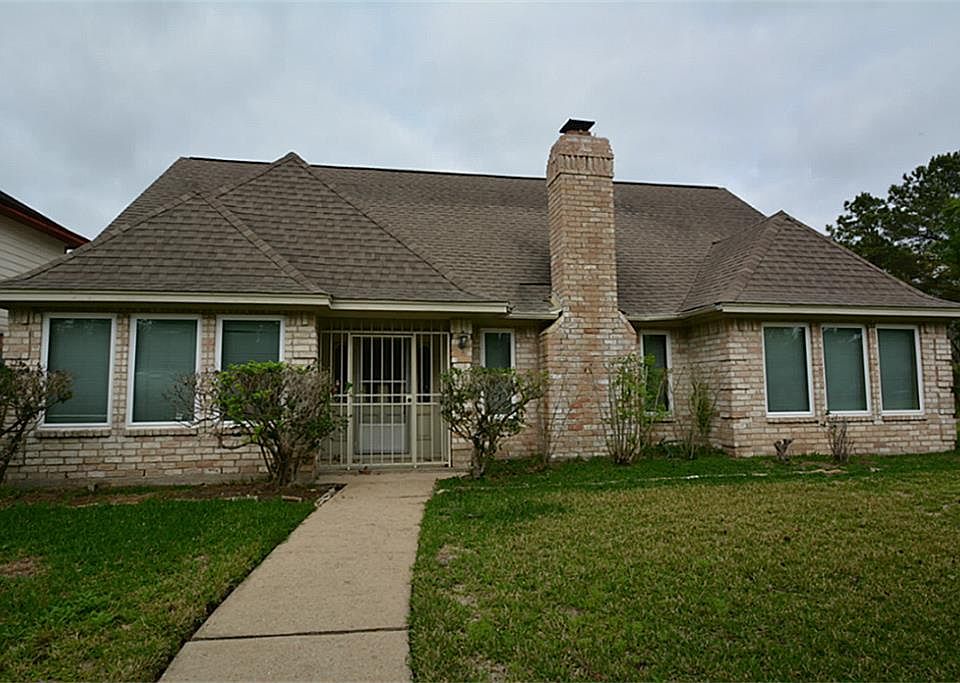 2nd image of 2202 Woodland Park Dr